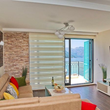 Apartment Funny Kotor Luaran gambar