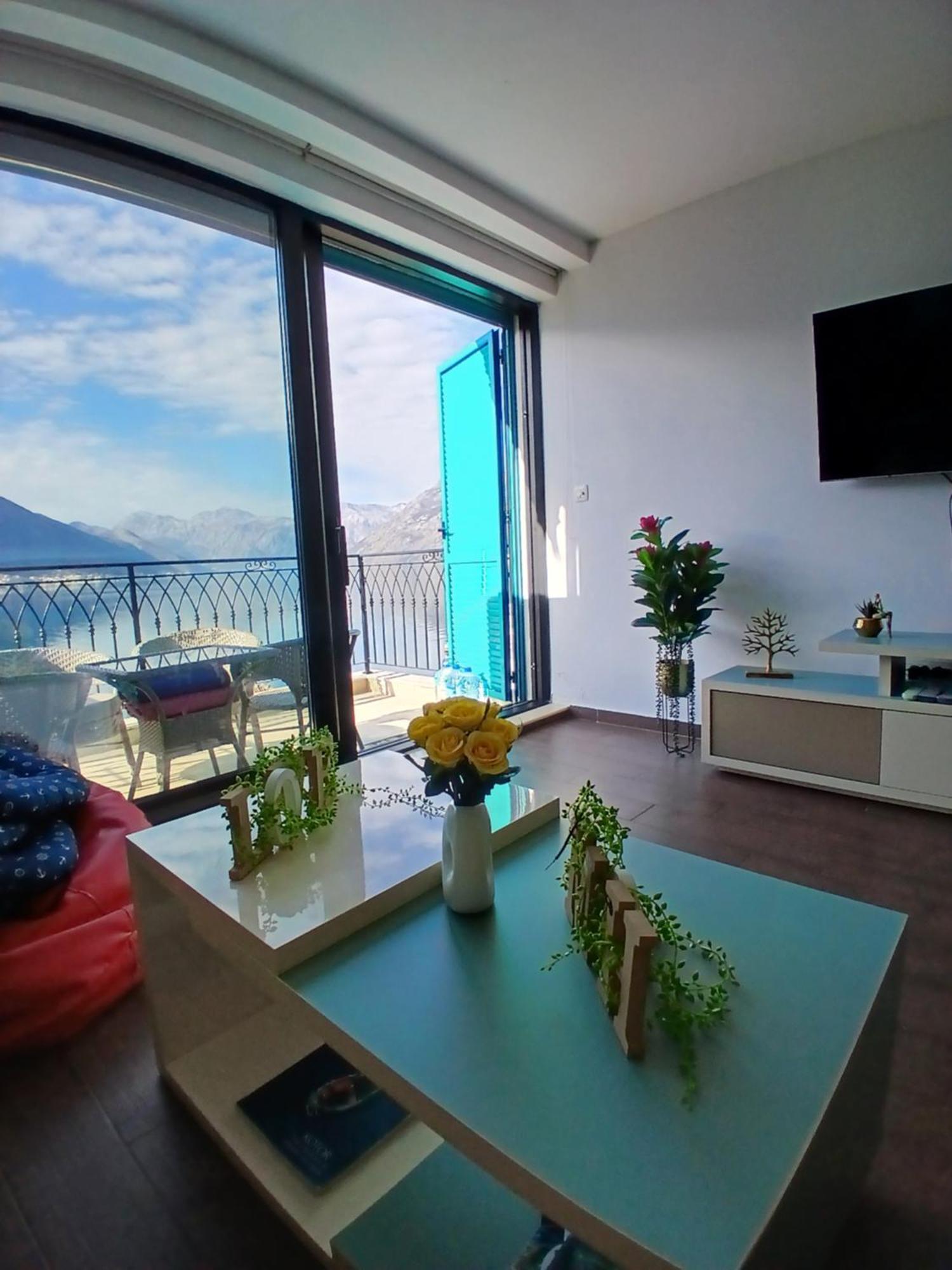 Apartment Funny Kotor Luaran gambar