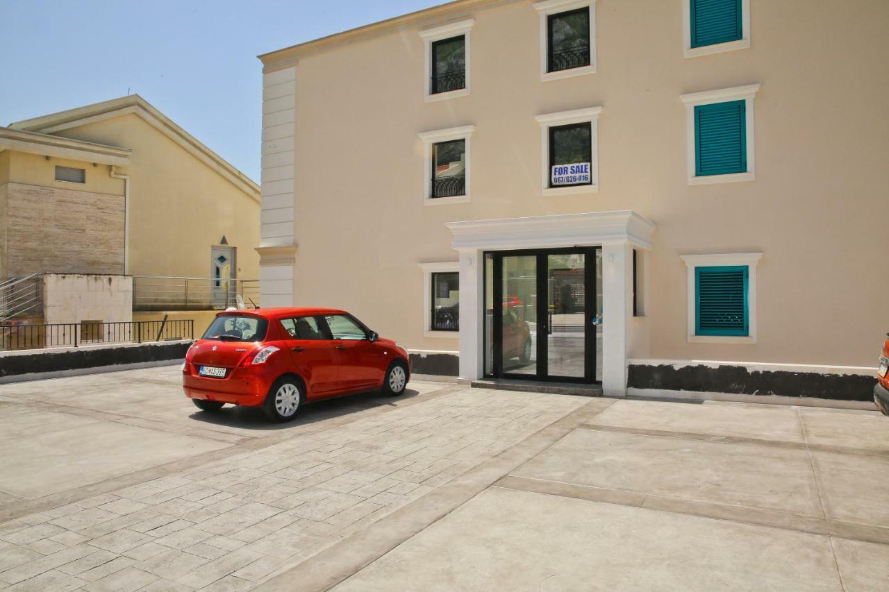 Apartment Funny Kotor Luaran gambar