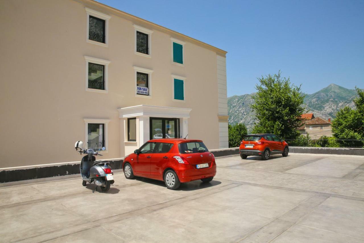 Apartment Funny Kotor Luaran gambar